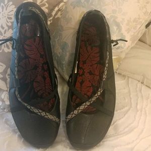 Cushe black leather flats